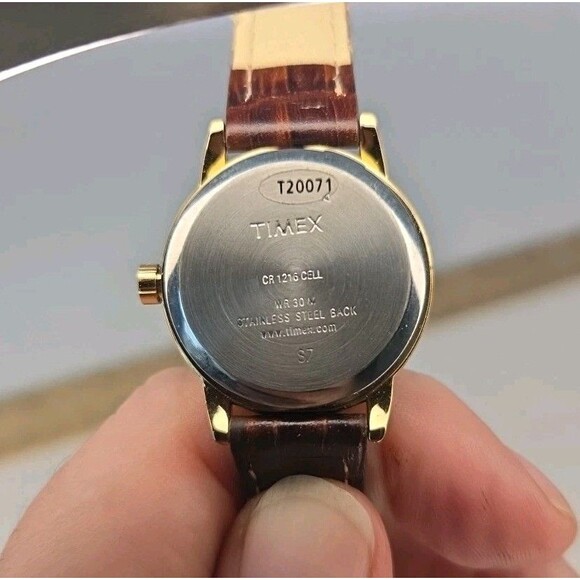 Timex Indiglo Watch GoldTone 25mm Date Brown Leather Strap WR 30M Womens Classic - Picture 3 of 7